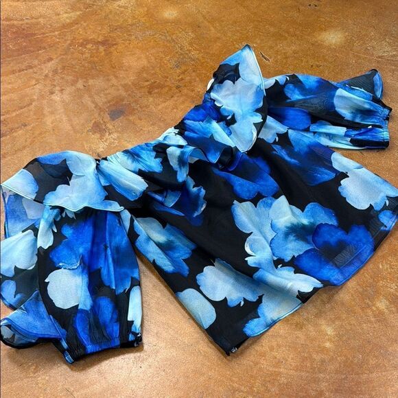 Off-Shoulder Blue Floral Blouse - Picture 2 of 6